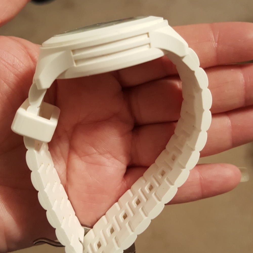 01:04 - Michael Kors Ladies Chronograph Women's Watch - Picture 4 of 15